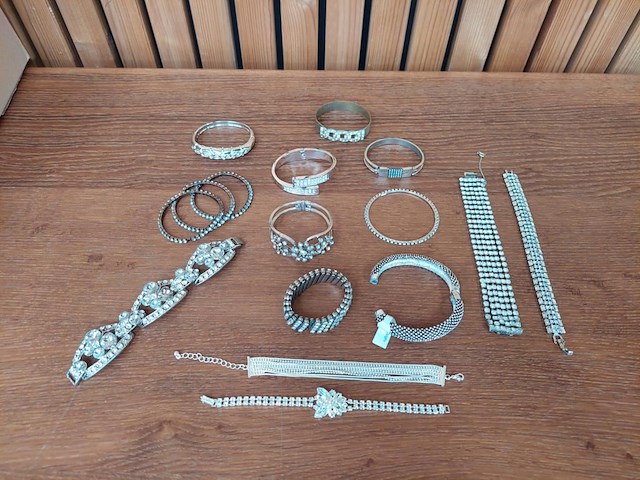 1 set diverse fantasie juwelen - afbeelding 1 van  8