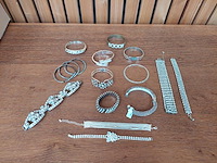 1 set diverse fantasie juwelen - afbeelding 1 van  8