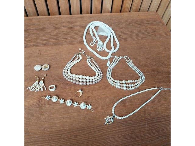 1 set diverse fantasie juwelen - afbeelding 1 van  7
