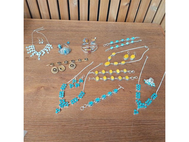 1 set diverse fantasie juwelen - afbeelding 1 van  10