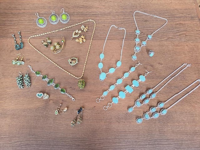 1 set diverse fantasie juwelen - afbeelding 1 van  9