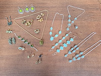 1 set diverse fantasie juwelen - afbeelding 1 van  9