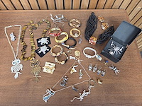 1 set diverse fantasie juwelen - afbeelding 1 van  15