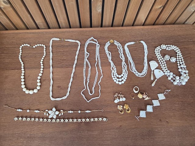 1 set diverse fantasie juwelen - afbeelding 1 van  8