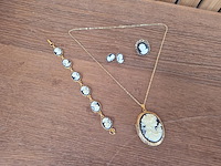 1 set diverse fantasie juwelen - afbeelding 1 van  7