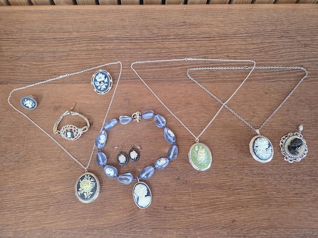 1 set diverse fantasie juwelen - afbeelding 1 van  6