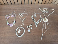 1 set diverse fantasie juwelen - afbeelding 1 van  12