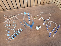1 set diverse fantasie juwelen - afbeelding 1 van  11