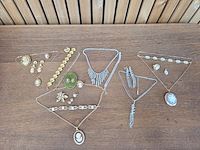 1 set diverse fantasie juwelen - afbeelding 1 van  12
