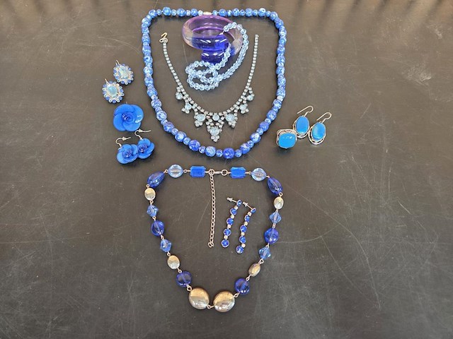 1 set diverse fantasie juwelen - afbeelding 1 van  7