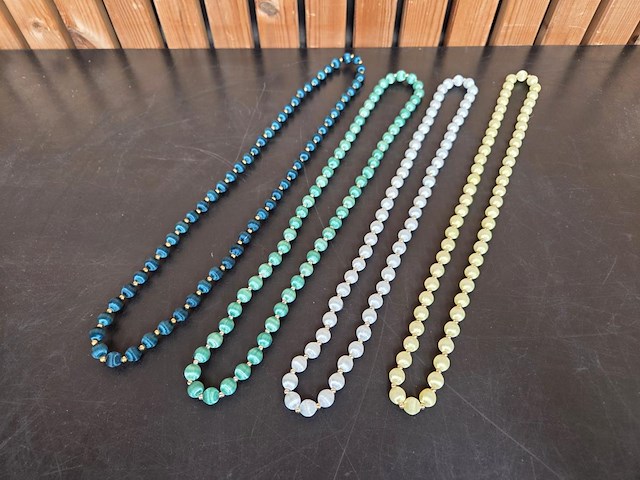1 set diverse fantasie juwelen - afbeelding 1 van  3