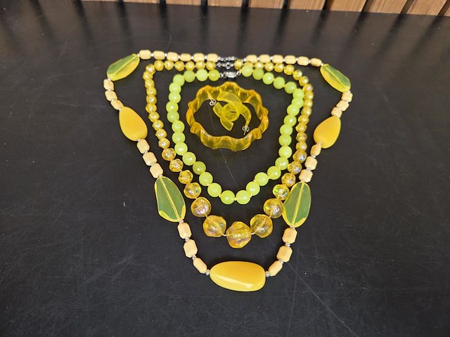 1 set diverse fantasie juwelen - afbeelding 1 van  4