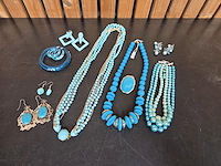 1 set diverse fantasie juwelen - afbeelding 1 van  8