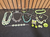 1 set diverse fantasie juwelen - afbeelding 1 van  10
