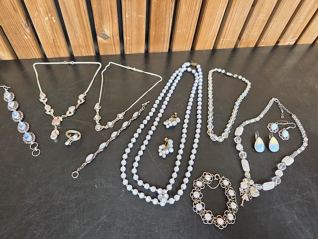 1 set diverse fantasie juwelen - afbeelding 1 van  7