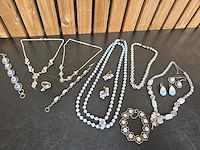 1 set diverse fantasie juwelen - afbeelding 1 van  7