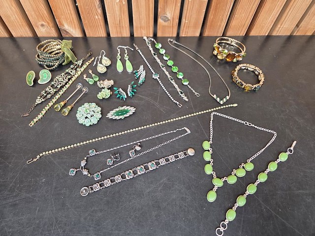 1 set diverse fantasie juwelen - afbeelding 1 van  9