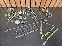 1 set diverse fantasie juwelen - afbeelding 1 van  9