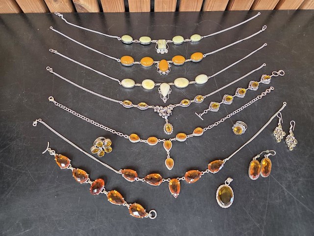 1 set diverse fantasie juwelen - afbeelding 1 van  11