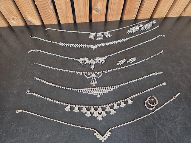 1 set diverse fantasie juwelen - afbeelding 1 van  9