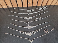 1 set diverse fantasie juwelen - afbeelding 1 van  9