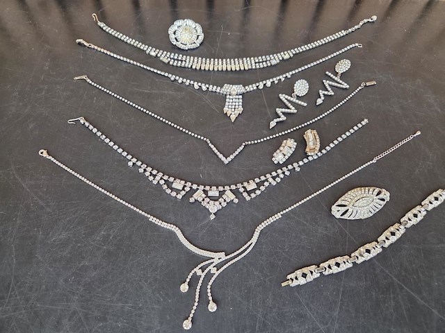 1 set diverse fantasie juwelen - afbeelding 1 van  11