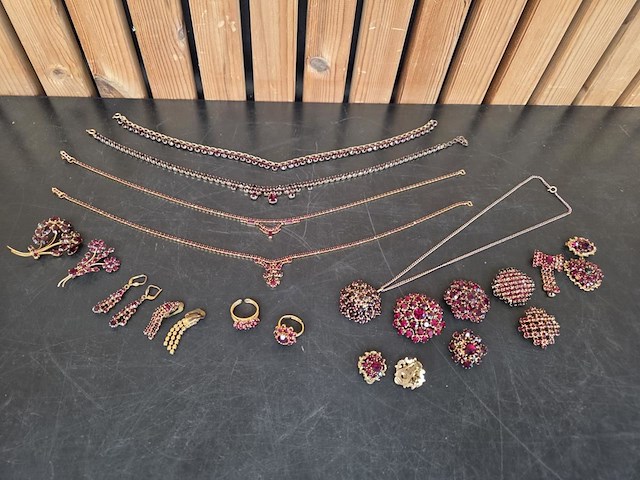 1 set diverse fantasie juwelen - afbeelding 1 van  13