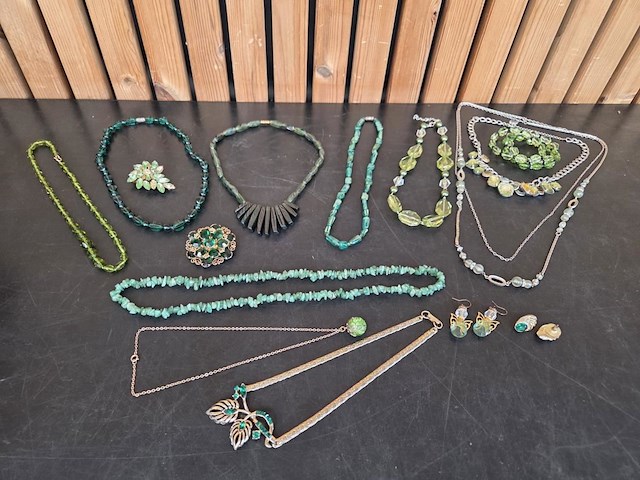 1 set diverse fantasie juwelen - afbeelding 1 van  14