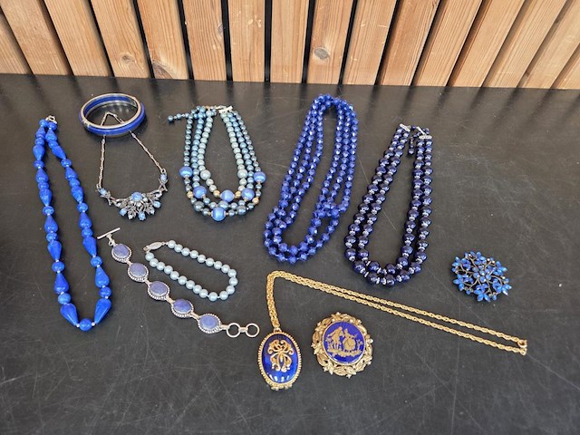 1 set diverse fantasie juwelen - afbeelding 1 van  11