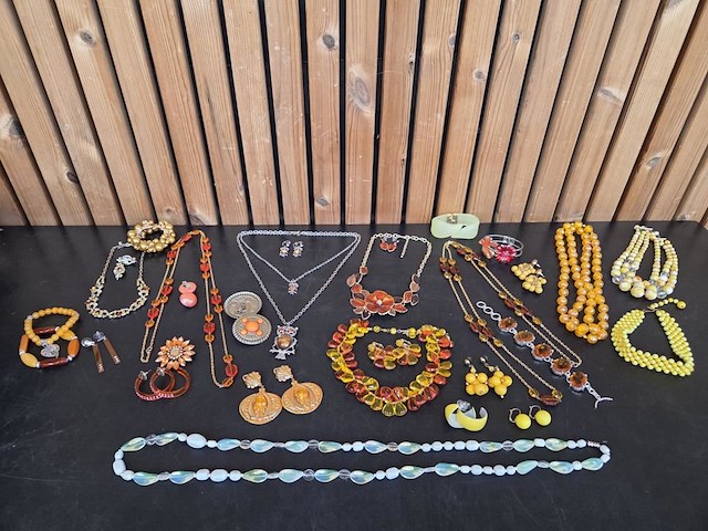 1 set diverse fantasie juwelen - afbeelding 1 van  24