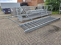 1 staal verzinkte buitentrap met platform - afbeelding 3 van  8
