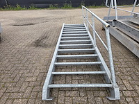 1 staal verzinkte buitentrap met platform - afbeelding 4 van  8