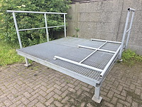 1 staal verzinkte buitentrap met platform - afbeelding 6 van  8