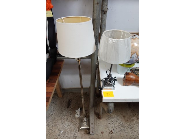 1 staande lamp en 1 tafellamp - afbeelding 3 van  4