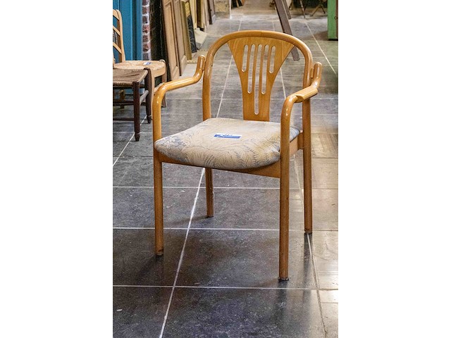 1 stoel met armleunen - afbeelding 1 van  3