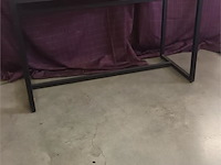 1 teakhouten bureau met zwart ijzeren onderstel - afbeelding 1 van  2