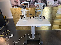 1 topcon spleetlamp + 1 keratometer op verrijdbare hoger-lager tafel