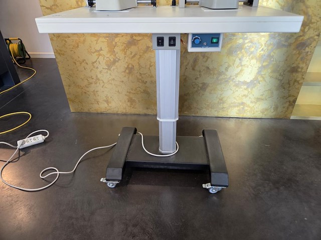 1 topcon spleetlamp + 1 keratometer op verrijdbare hoger-lager tafel - afbeelding 10 van  17