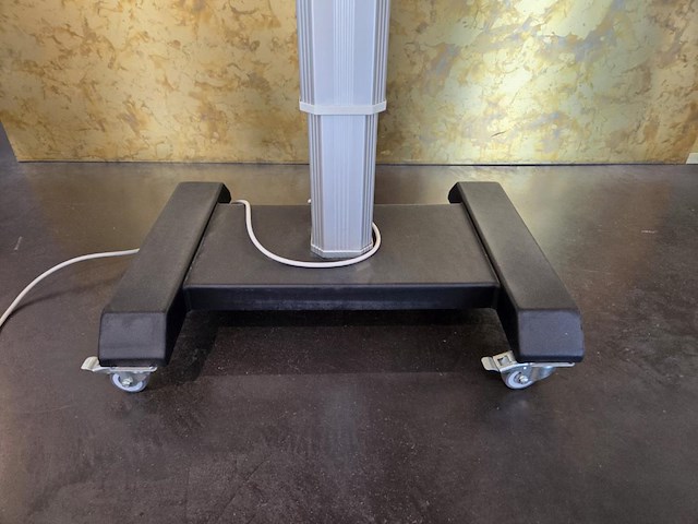 1 topcon spleetlamp + 1 keratometer op verrijdbare hoger-lager tafel - afbeelding 12 van  17