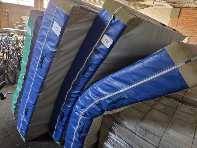 1 valmat - afbeelding 1 van  2