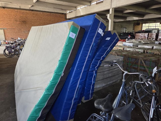 1 valmat - afbeelding 1 van  2