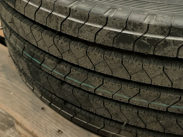1 velg met band - afbeelding 3 van  4