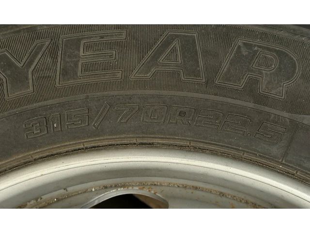 1 velg met band - afbeelding 2 van  4