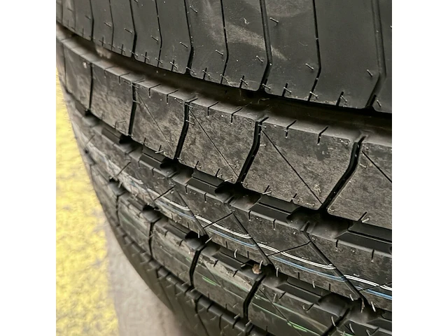 1 velg met band - afbeelding 3 van  4
