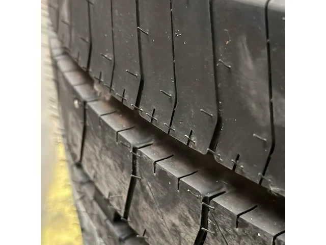 1 velg met band - afbeelding 4 van  4