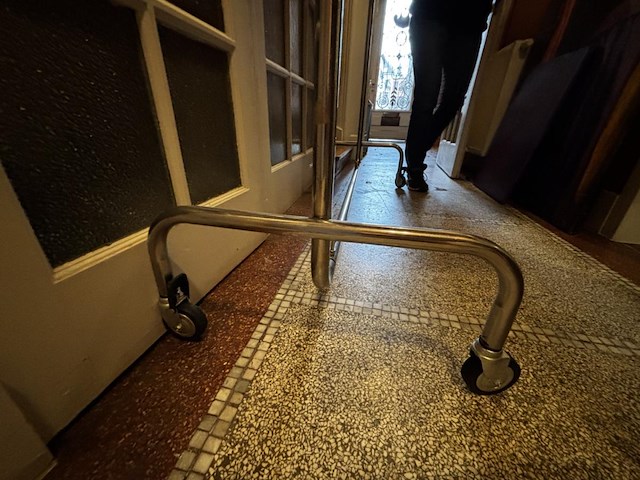 1 verrijdbaar kledingrek - afbeelding 2 van  2