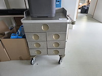 1 verrijdbare rvs materialenkast + metalen dossierkast - afbeelding 1 van  14