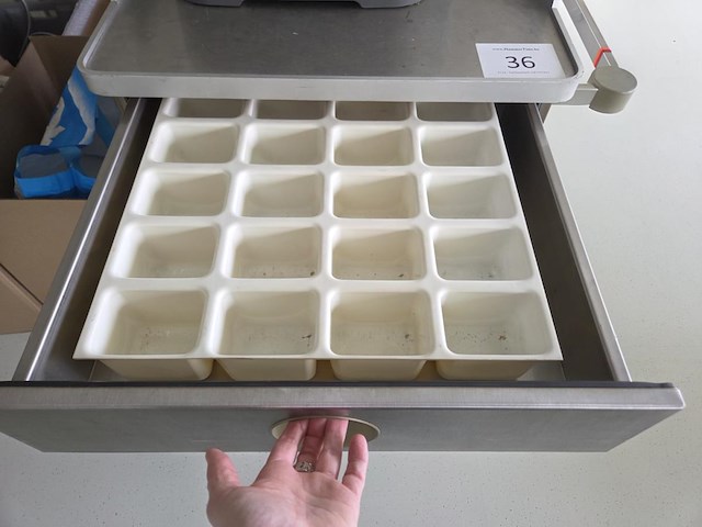 1 verrijdbare rvs materialenkast + metalen dossierkast - afbeelding 14 van  14