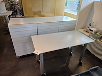 1 verrijdbare tafel incl 3 verrijdbare ladekasten - afbeelding 1 van  8