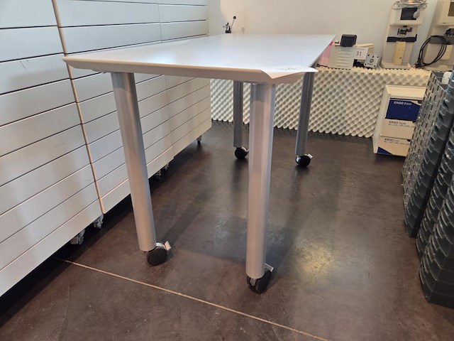 1 verrijdbare tafel incl 3 verrijdbare ladekasten - afbeelding 3 van  8